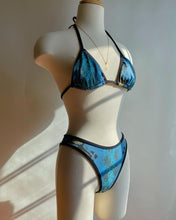 Load image into Gallery viewer, Vintage 1990&#39;s Blue Snake Print Bikini
